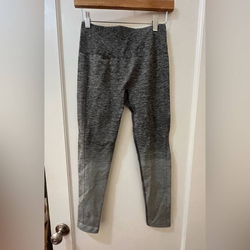 Lululemon space dye heather grey legging, never worn. Seamless waistband.